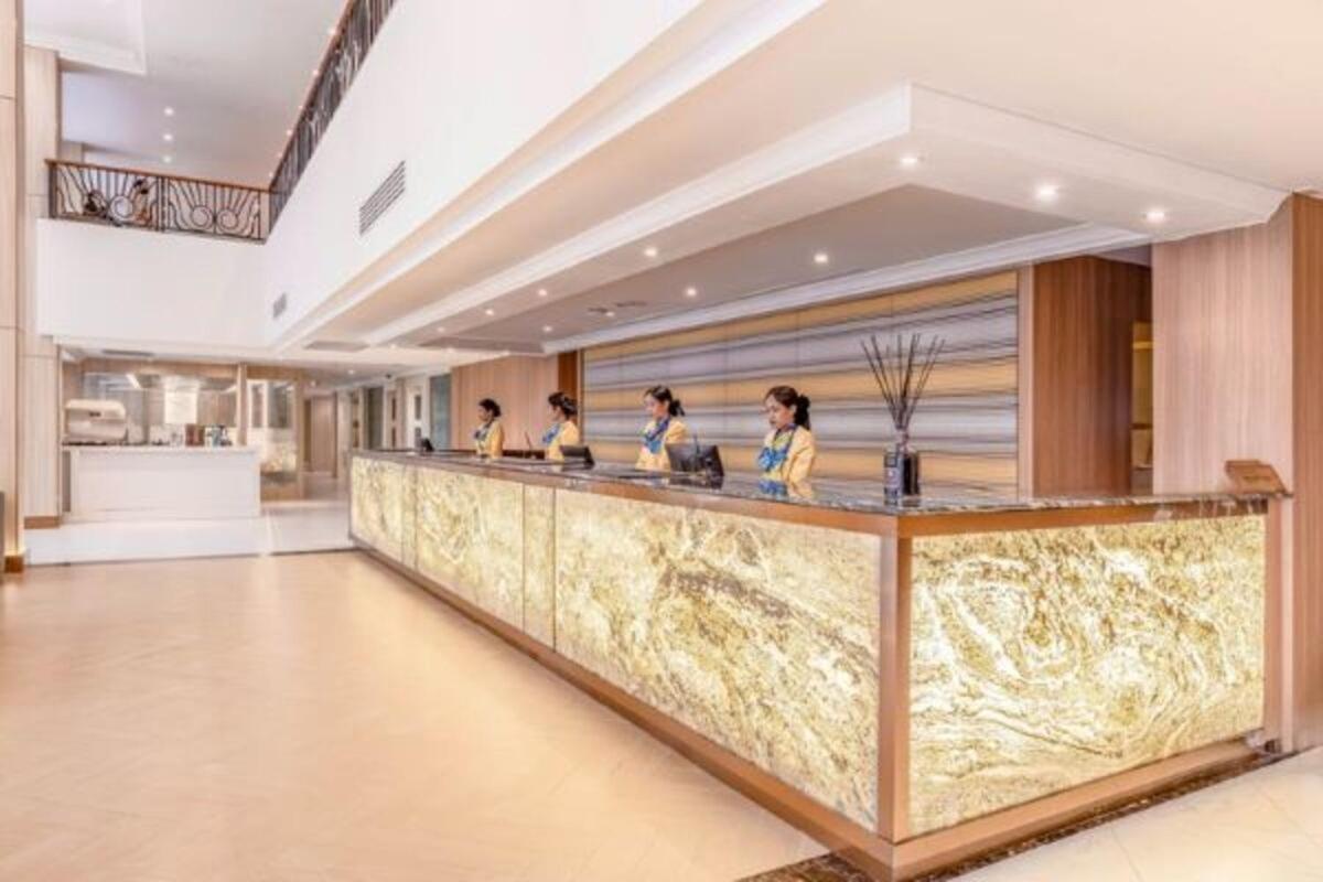 The Maruay Garden Hotel Bangkok Exterior foto