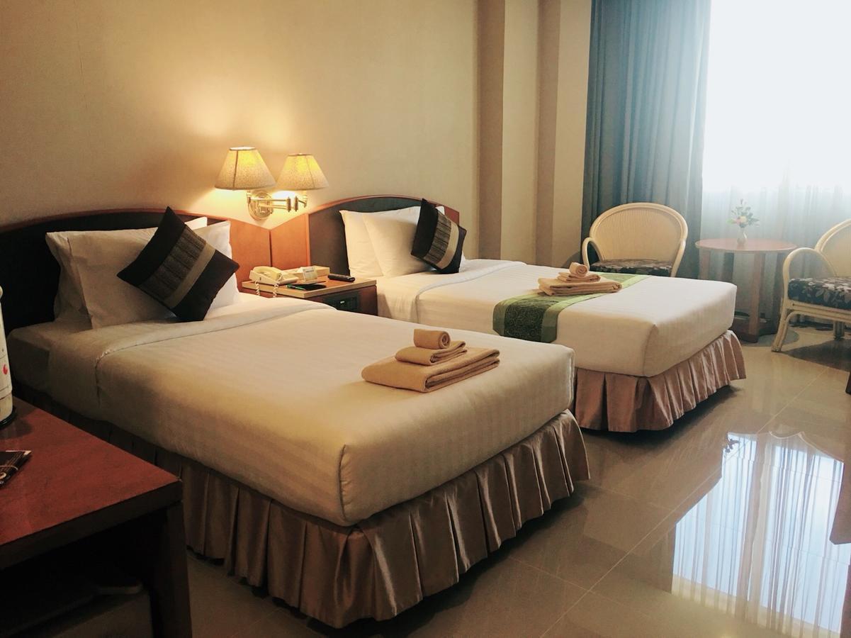 The Maruay Garden Hotel Bangkok Exterior foto