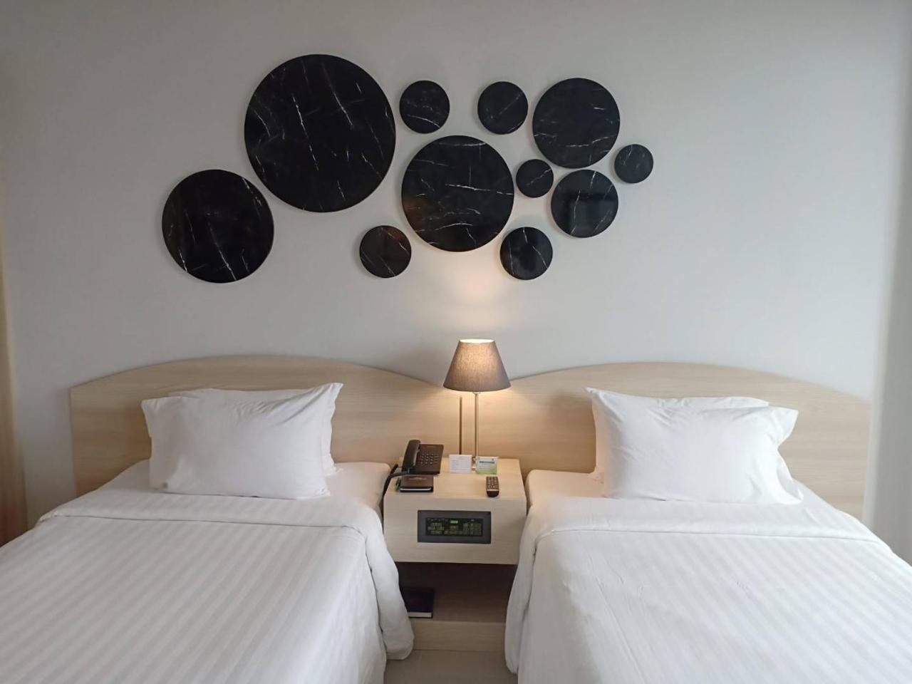 The Maruay Garden Hotel Bangkok Exterior foto