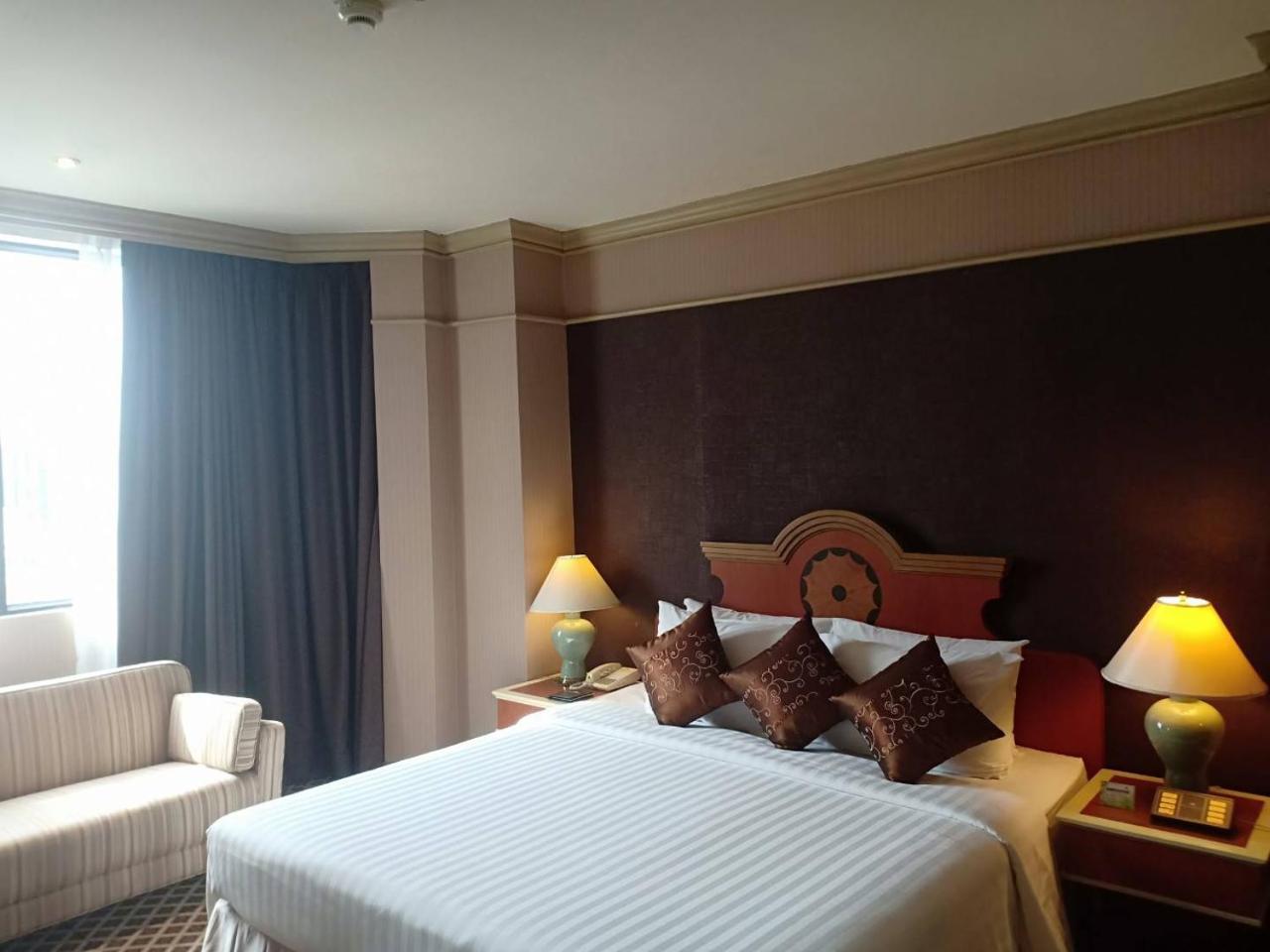The Maruay Garden Hotel Bangkok Exterior foto