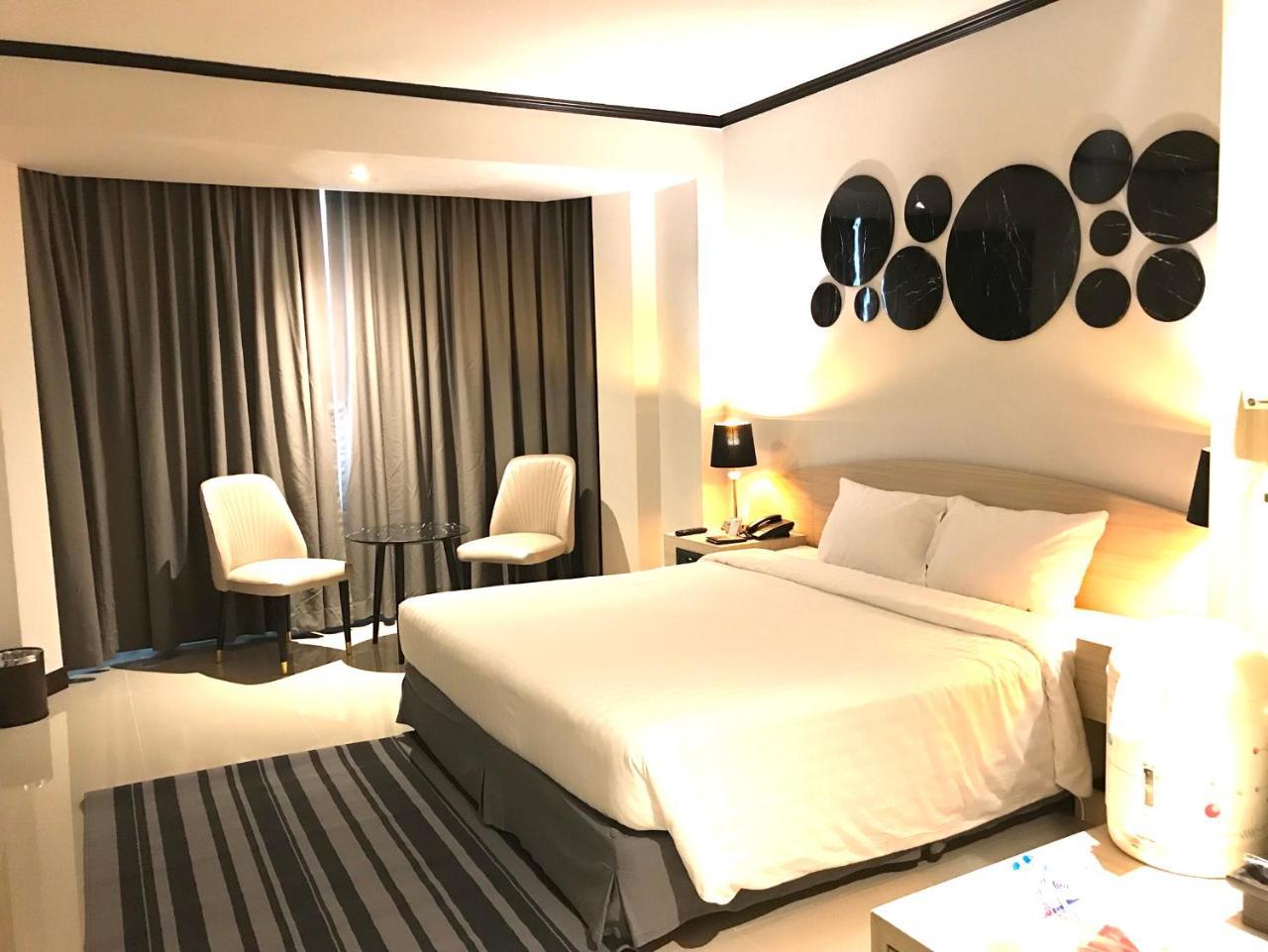 The Maruay Garden Hotel Bangkok Exterior foto
