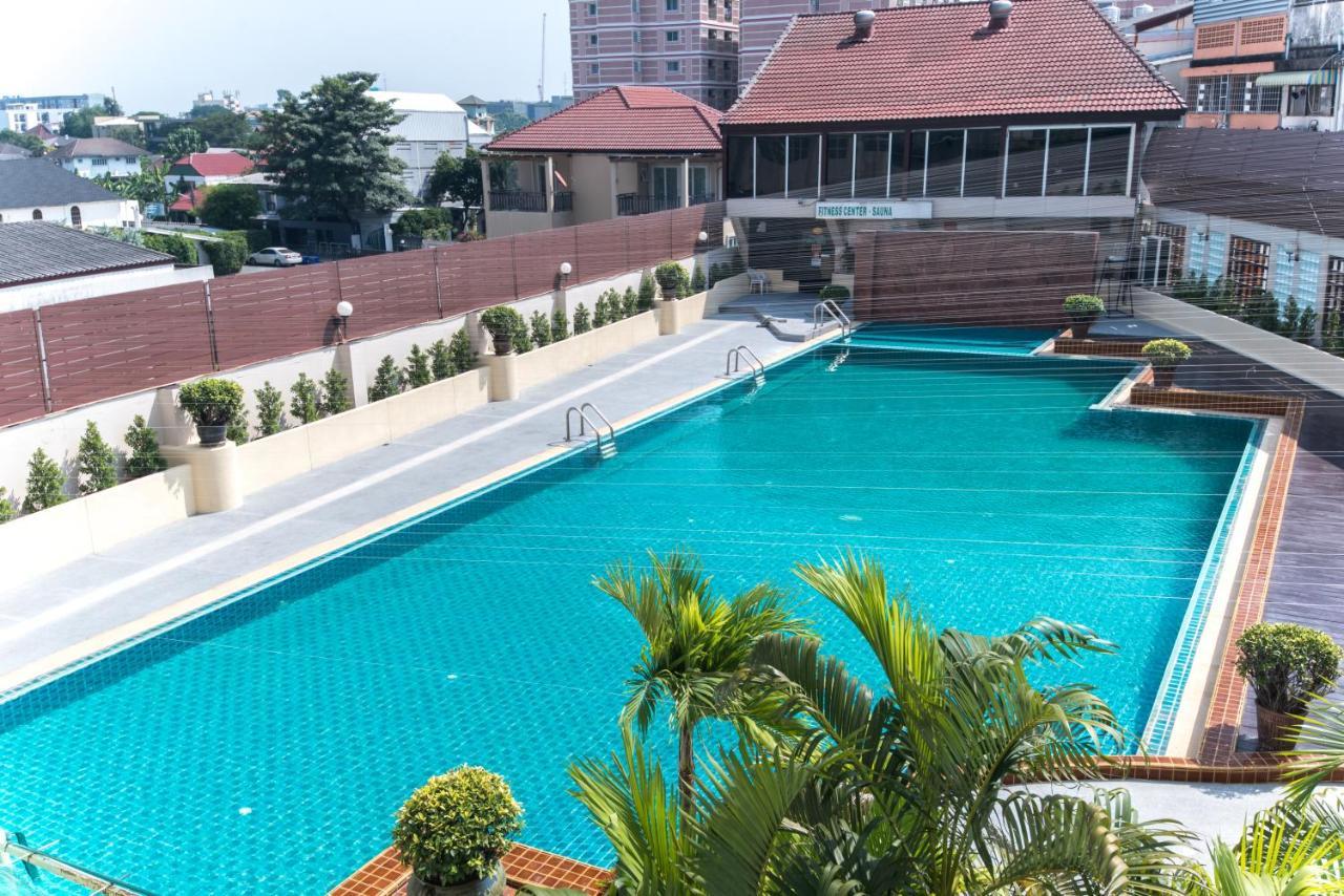 The Maruay Garden Hotel Bangkok Exterior foto