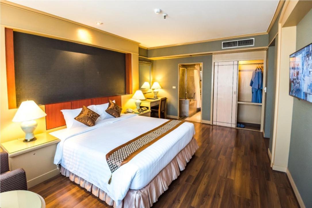 The Maruay Garden Hotel Bangkok Exterior foto